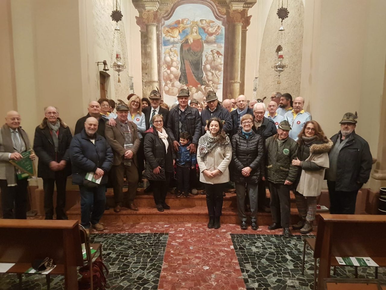 Alpini dal cuore d’oro: tredici doni di Natale durante il concerto a Venegono Superiore VIDEO