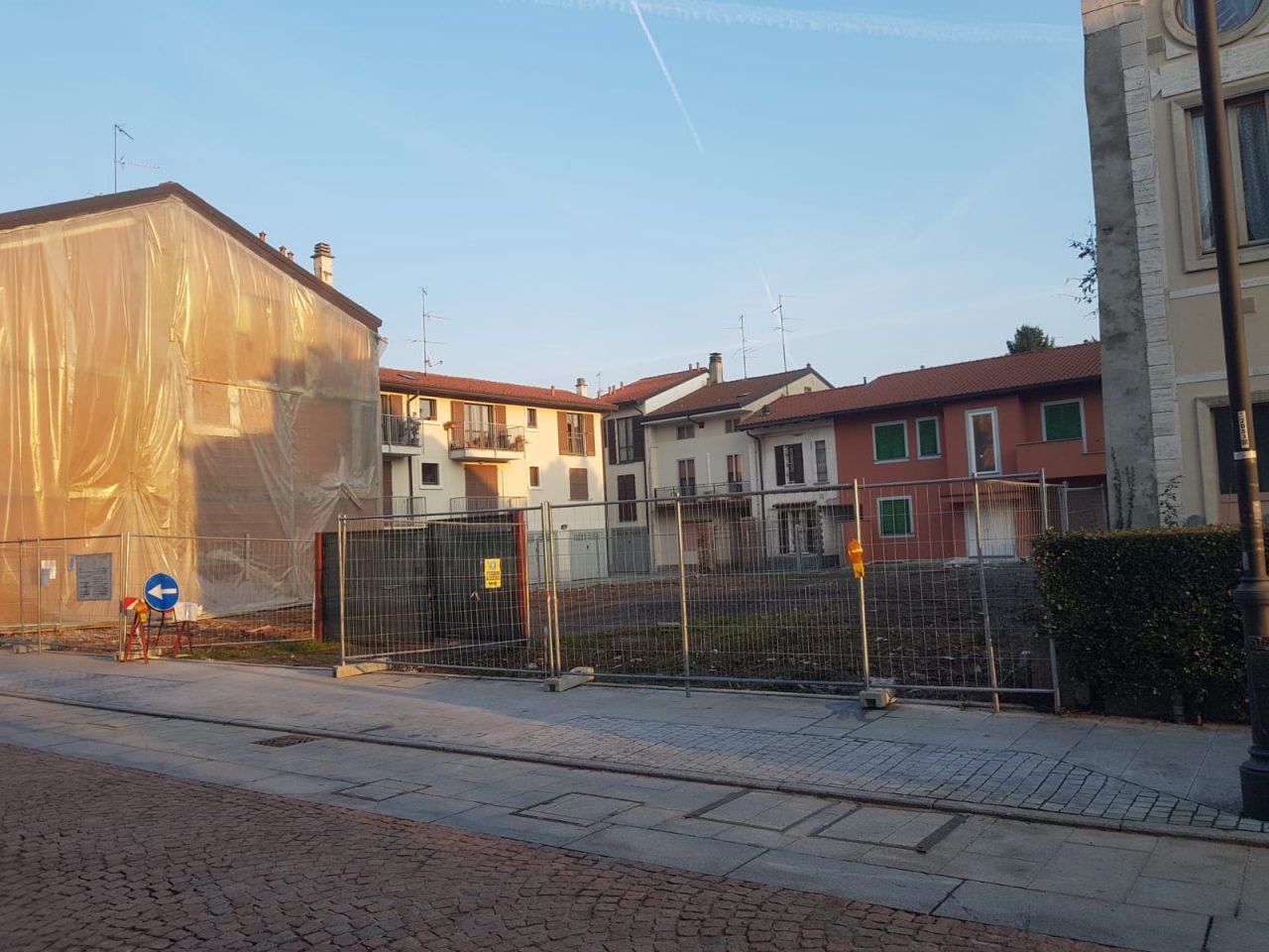 Abbattuta l’ex cartoleria di Abbiate, la proposta del vicesindaco: “Una nuova piazza”