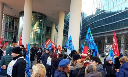 “Conad non ci vuole”: lavoratori Auchan protestano sotto la Regione FOTO