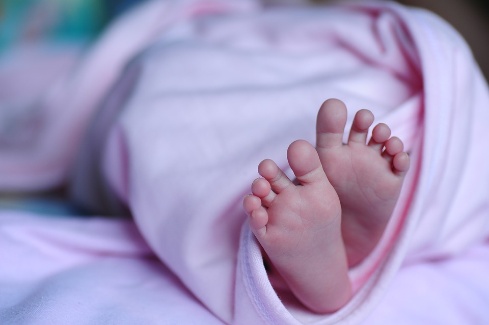 Favola di Natale: 34enne partorisce in casa a Legnano