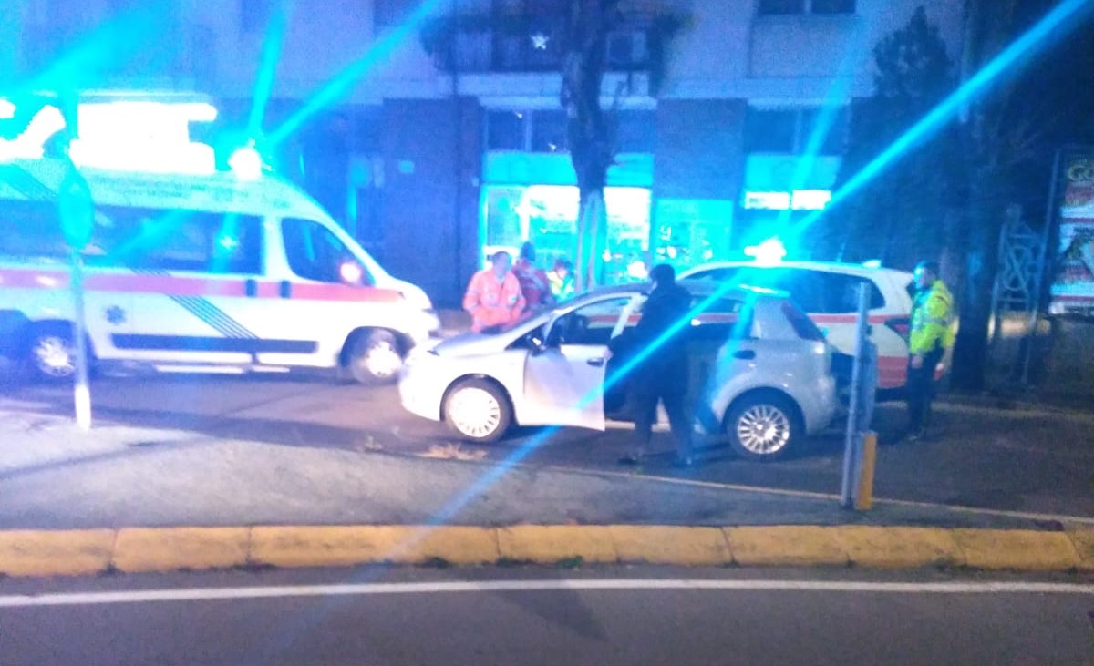 Mamma e bimbo di 2 anni investiti in bici