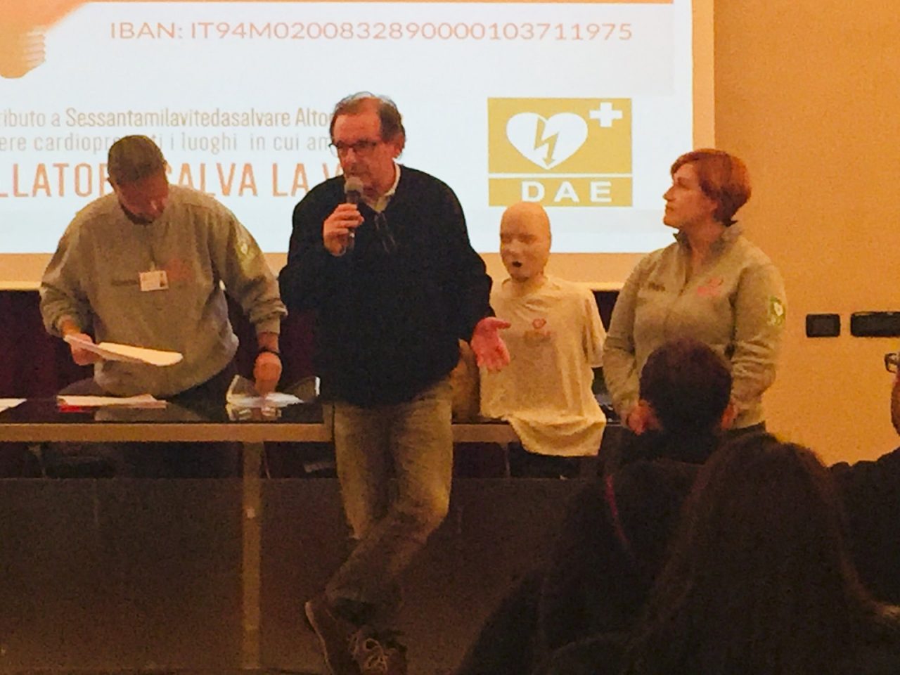 Uso del defibrillatore: formati 50 cittadini a Legnano FOTO