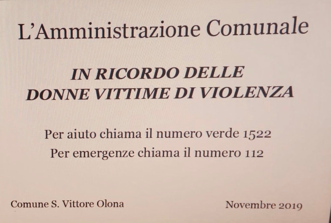 Opposizione dona targhe per le panchine rosse al sindaco