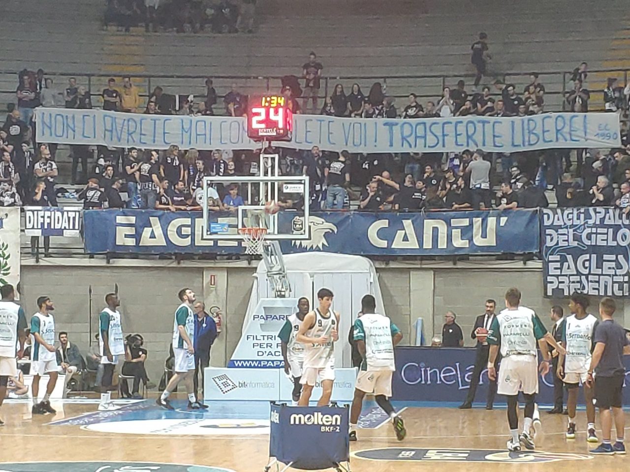 Pallacanestro Cantù in campo nel derby contro Varese IL RISULTATO FINALE