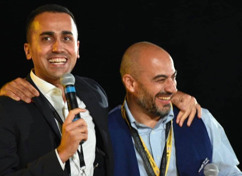 Il senatore Gianluigi Paragone fuori dal Movimento 5 Stelle: ha votato contro la legge di Bilancio