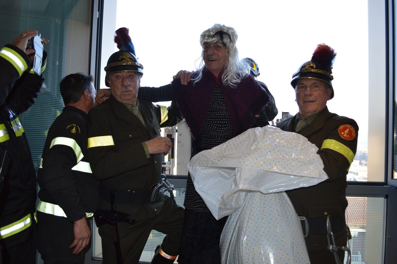 vigili del fuoco in pediatria
