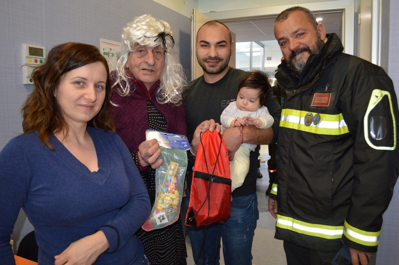 vigili del fuoco in pediatria