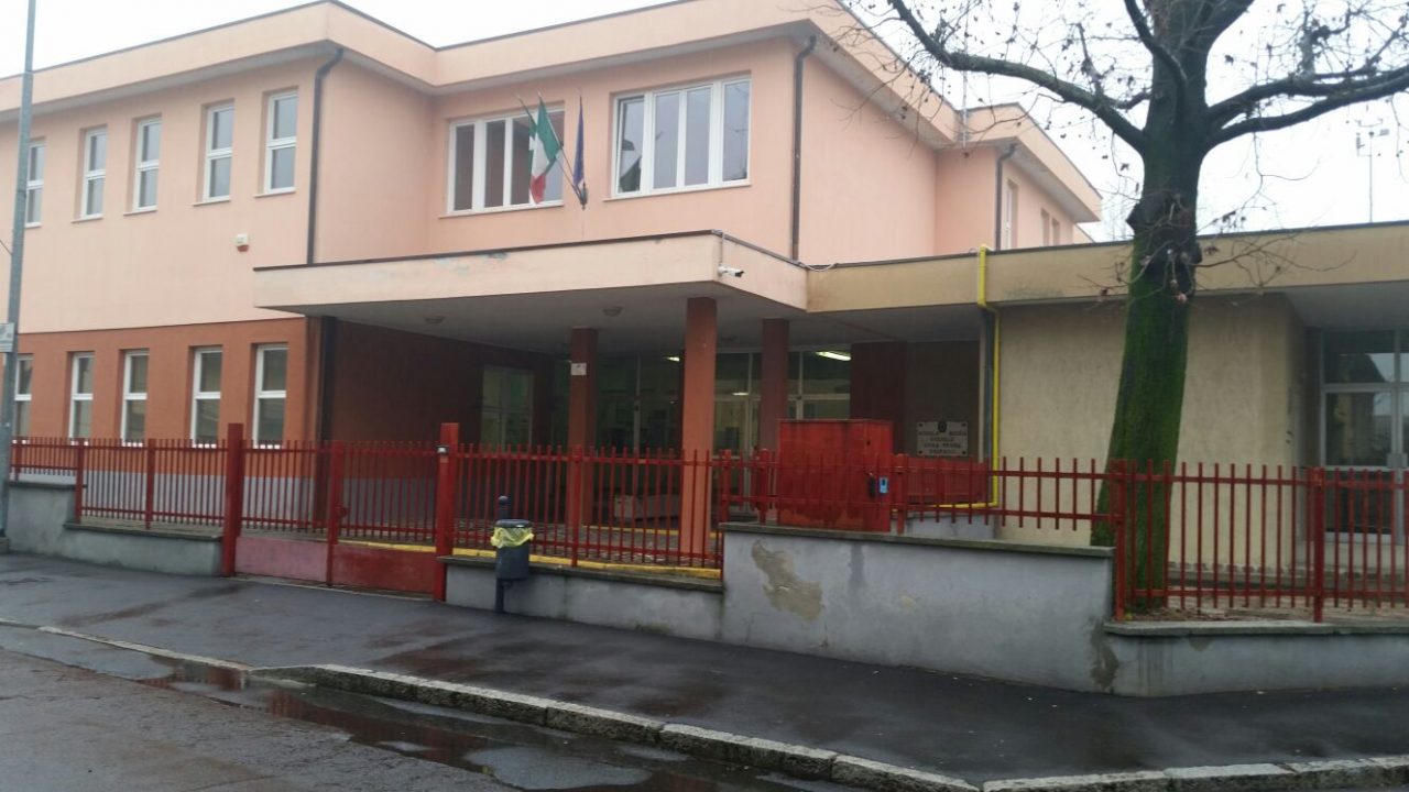 Gli studenti di Dairago in uno spettacolo per la Giornata della memoria