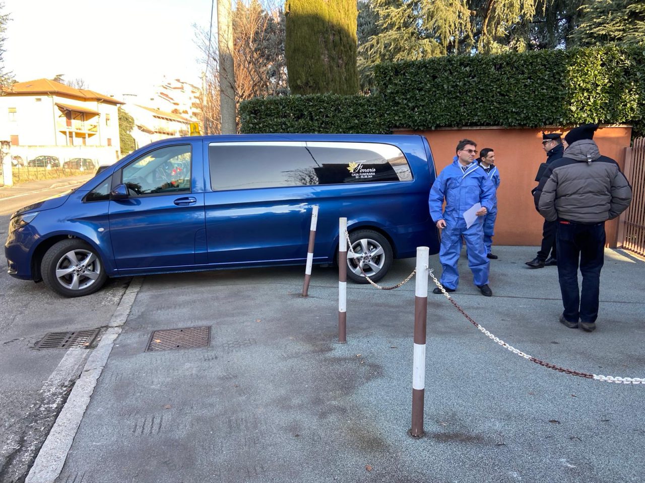 87enne senza vita a Saronno, precipitato dal sesto piano