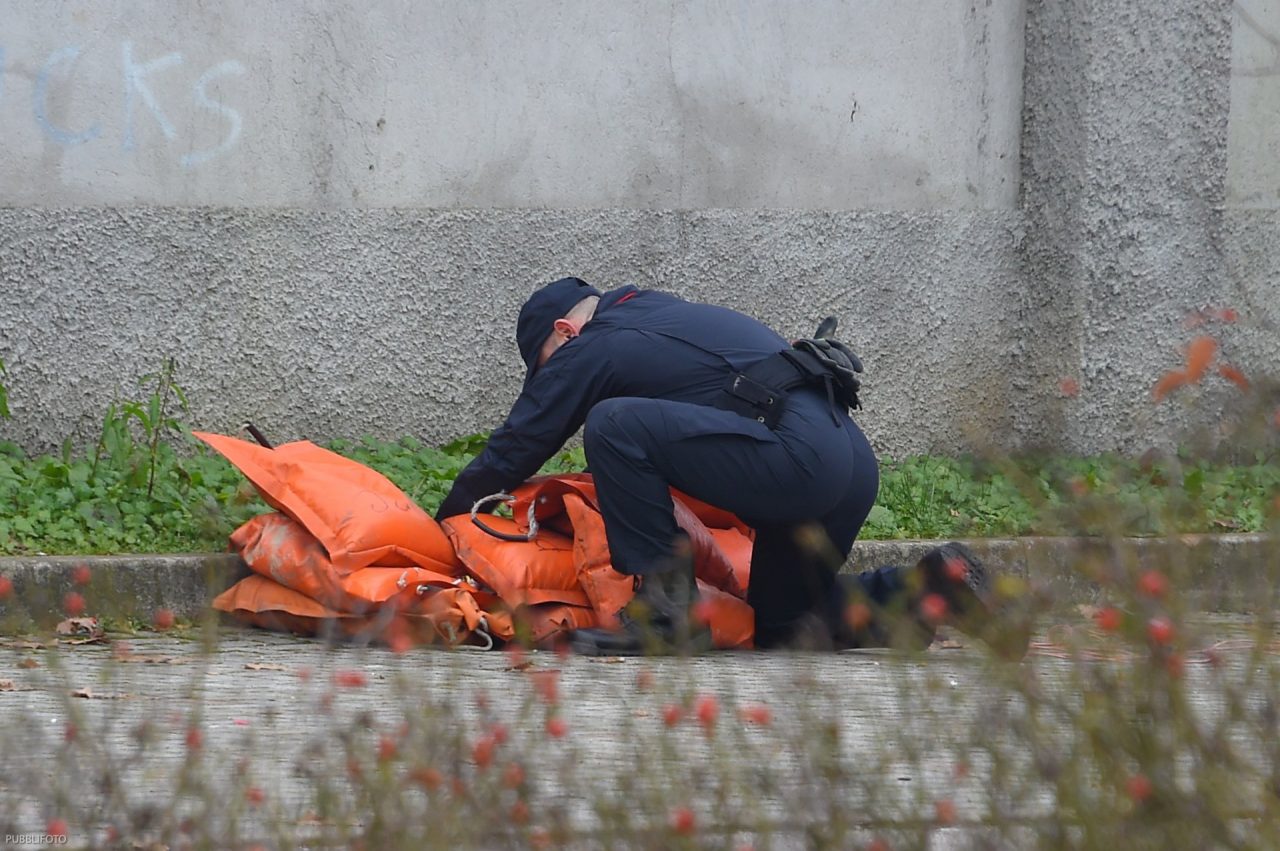 Una bomba abbandonata nelle campagne al confine con Caronno Pertusella