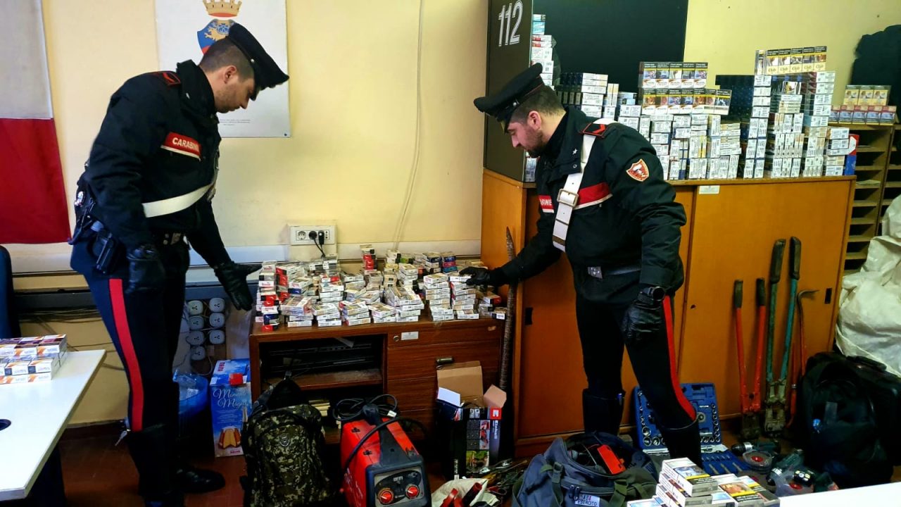 Ricercato da 12 anni, arrestato a Saronno a bordo di un’auto rubata dopo aver rapinato un tabaccaio di Cantello