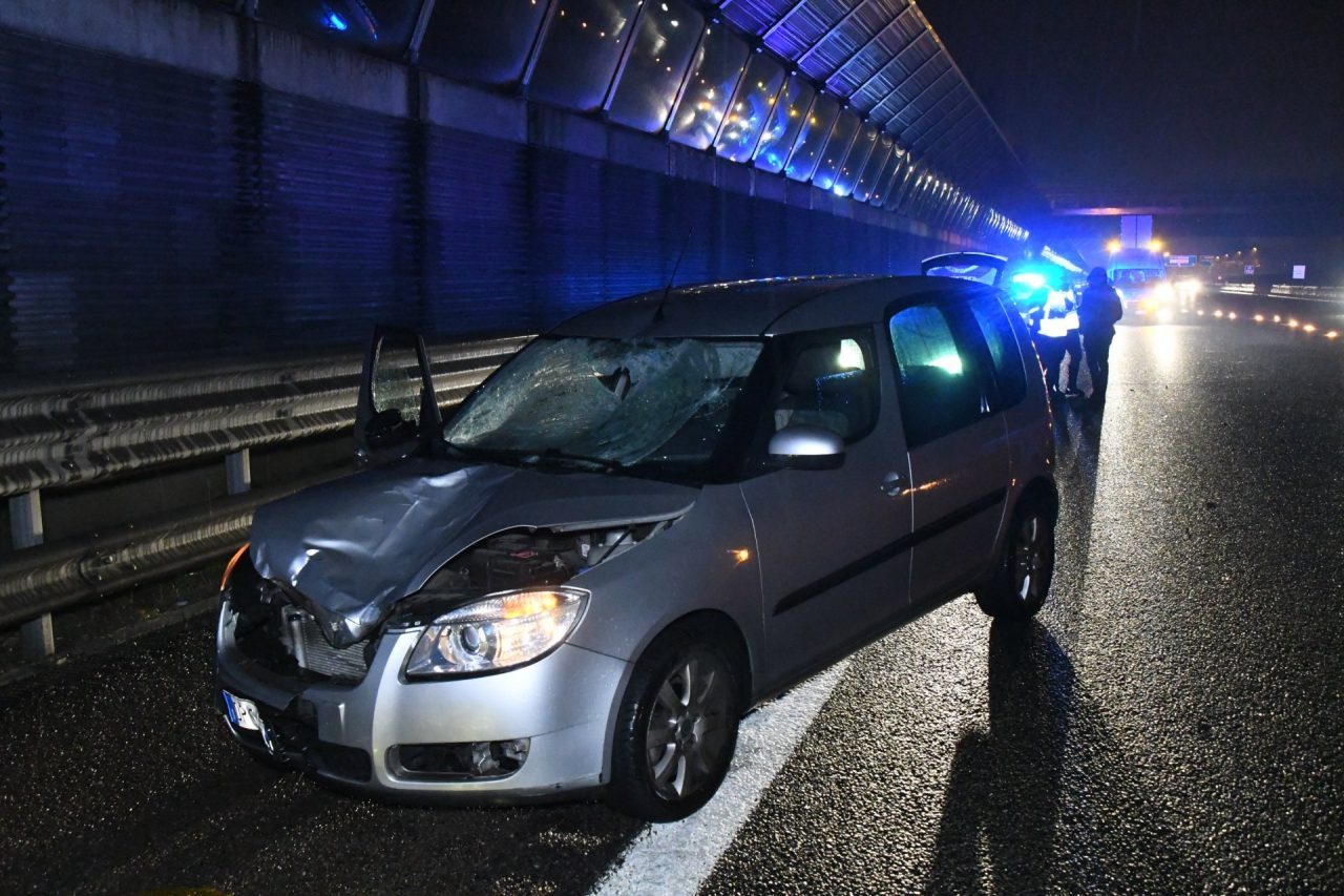 In bici in autostrada: travolto e ucciso