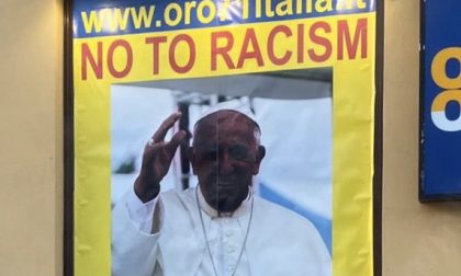 Papa Francesco nero, pubblicità choc contro il razzismo