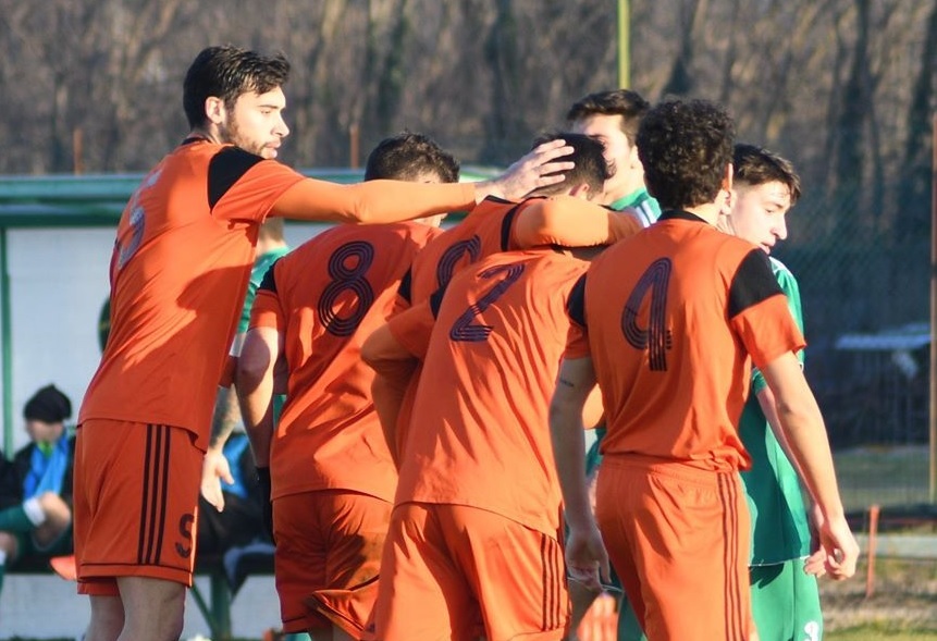 Calcio: la Rhodense riparte alla grande
