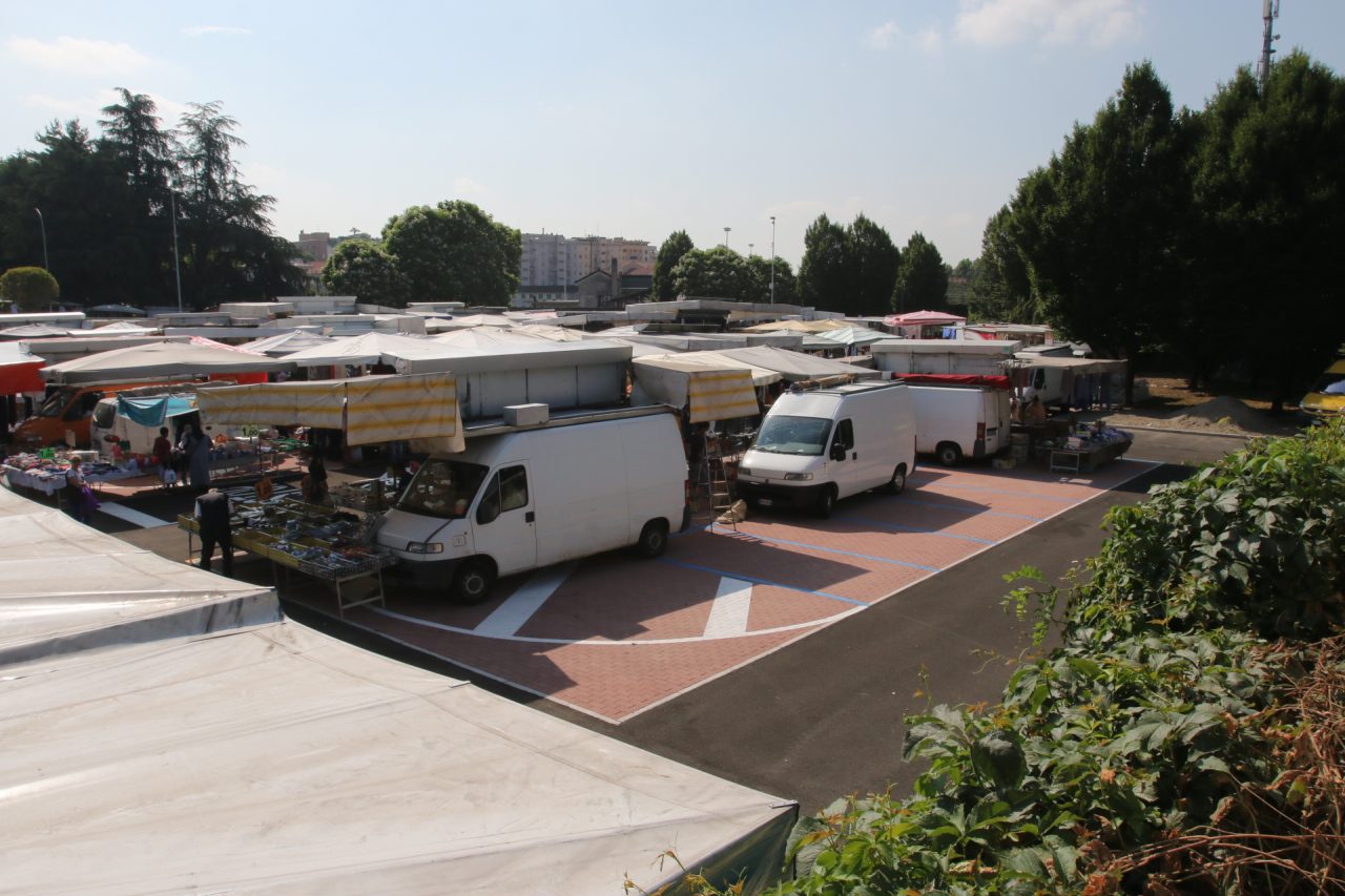 Saronno, gli ambulanti: “Serve una nuova sede per il mercato”