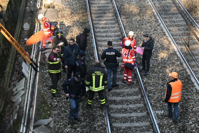 Travolto dal treno bloccata la circolazione ferroviaria