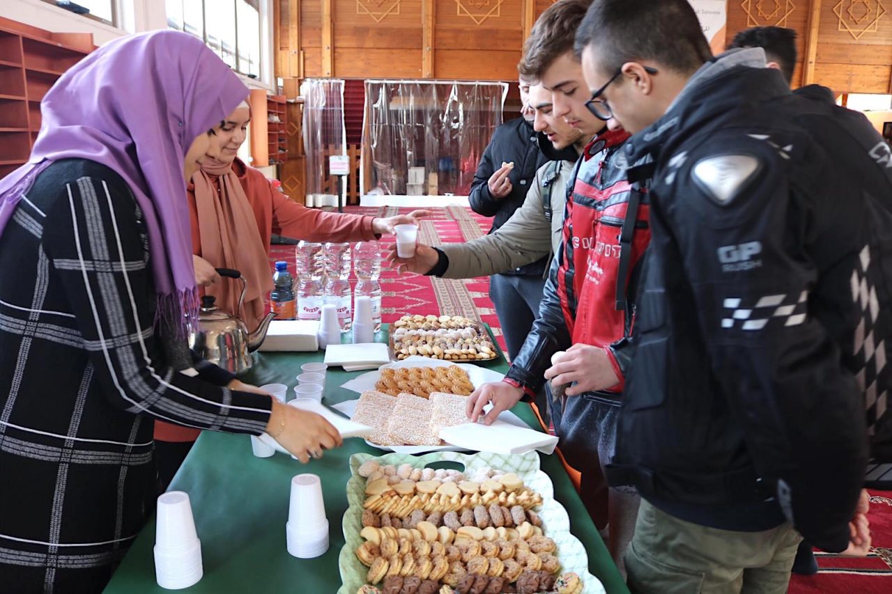 studenti del riva al centro islamico di saronno