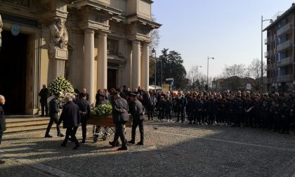 Addio al signor Disaronno: folla al funerale FOTO