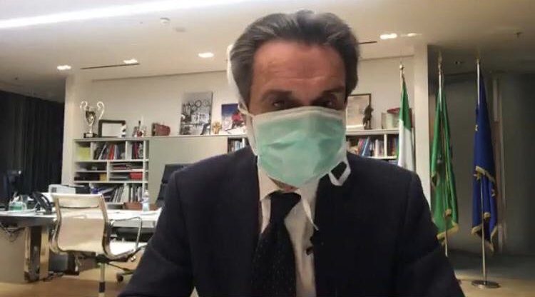 Coronavirus, Fontana: “Ho un lettino in Regione per essere più operativo”