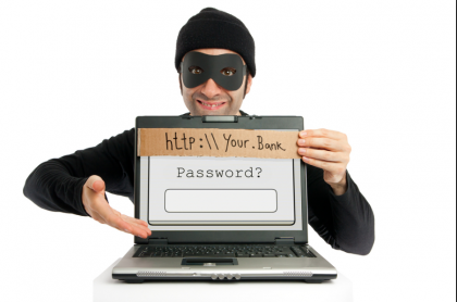 Truffa via mail, conti correnti a rischio: code in commissariato