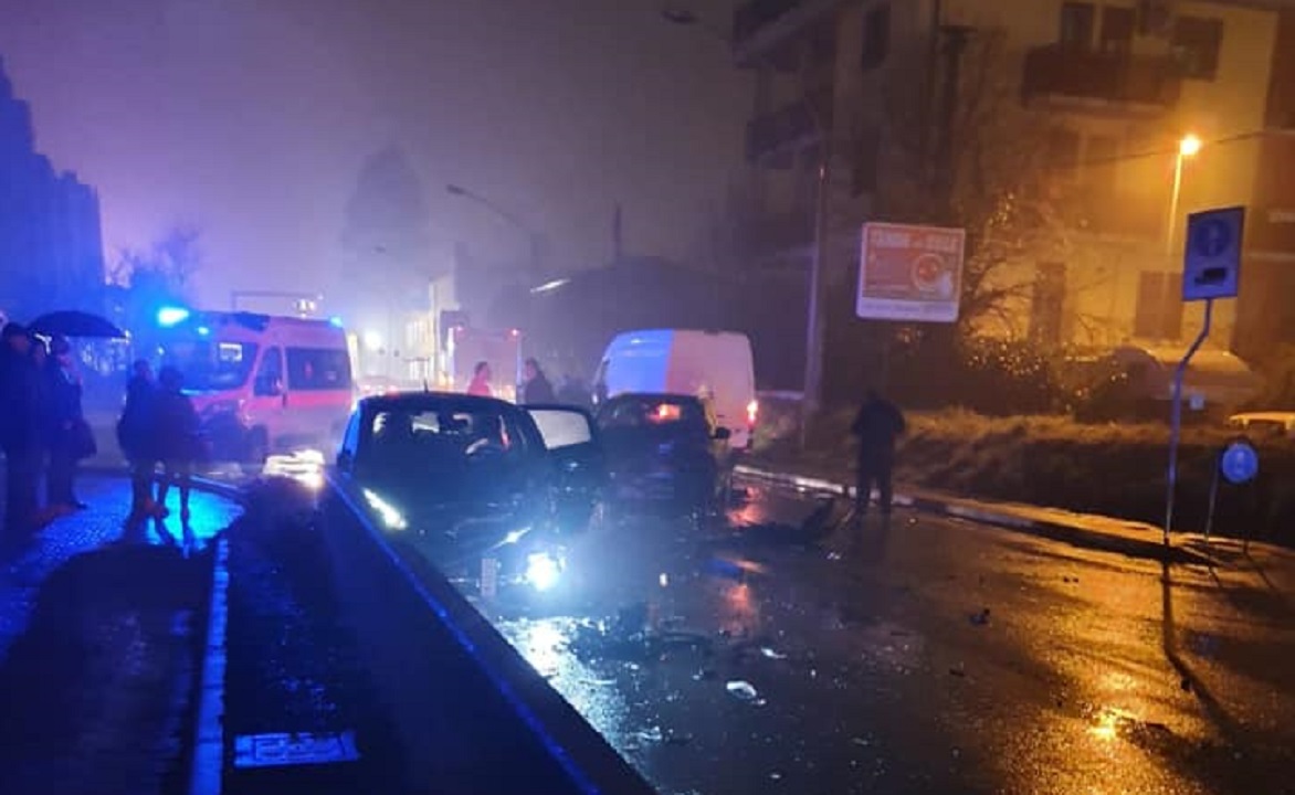 Incidente a Solaro nella notte, quattro feriti