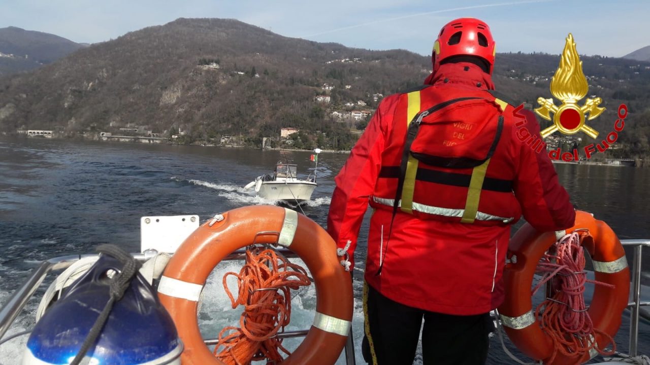 pescatore alla deriva soccorso sul lago maggiore