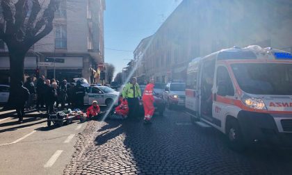 Padre e figlia investiti in pieno centro - FOTO