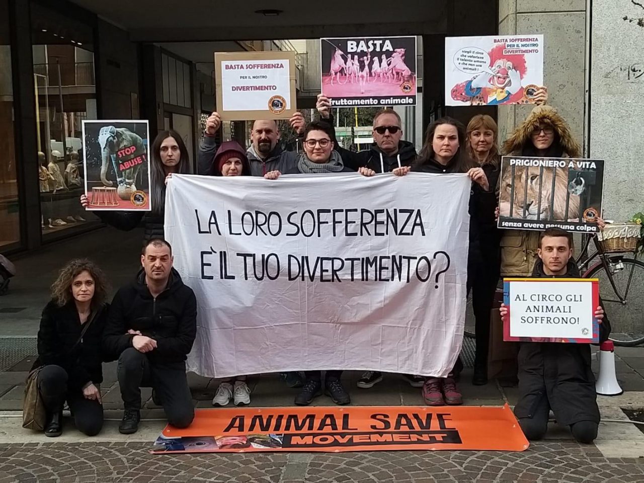 Animal save protesta: “No al circo con gli animali”