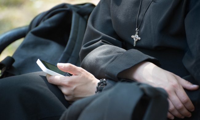Le suore si affidano a WhatsApp per diffondere il Vangelo