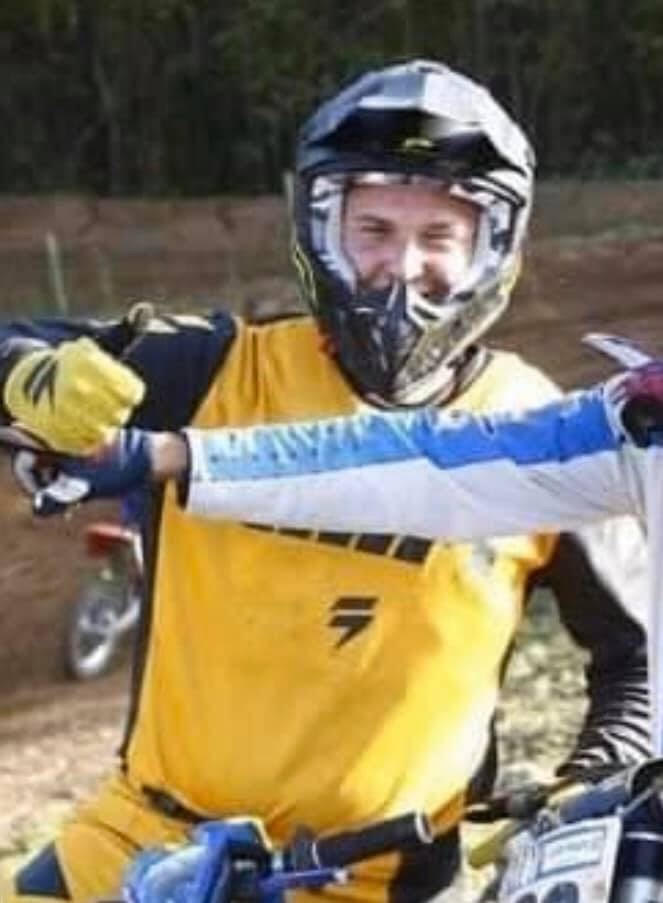 Tragedia sulla pista di motocross: muore ventenne