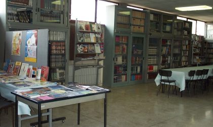 In biblioteca a Caronno Pertusella si studia la lingua inglese