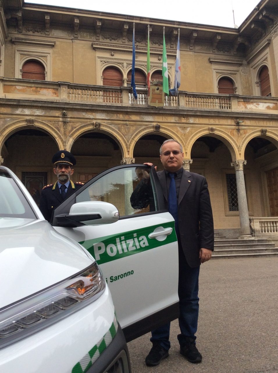 nuova auto polizia locale saronno