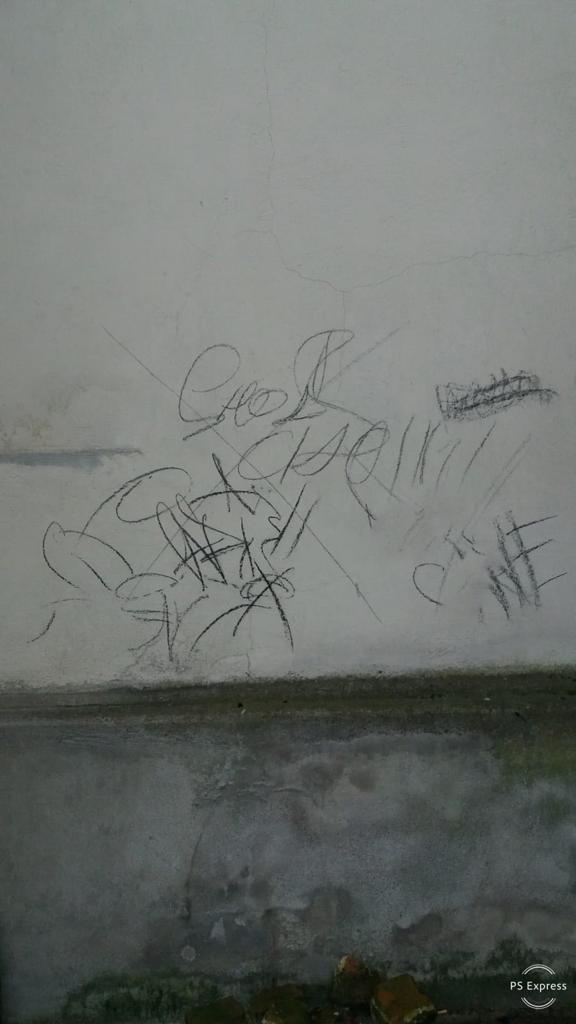 Bestemmie e graffiti sulla chiesa di Santa Maria