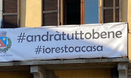 Solaro, striscione in Comune: #andràtuttobene