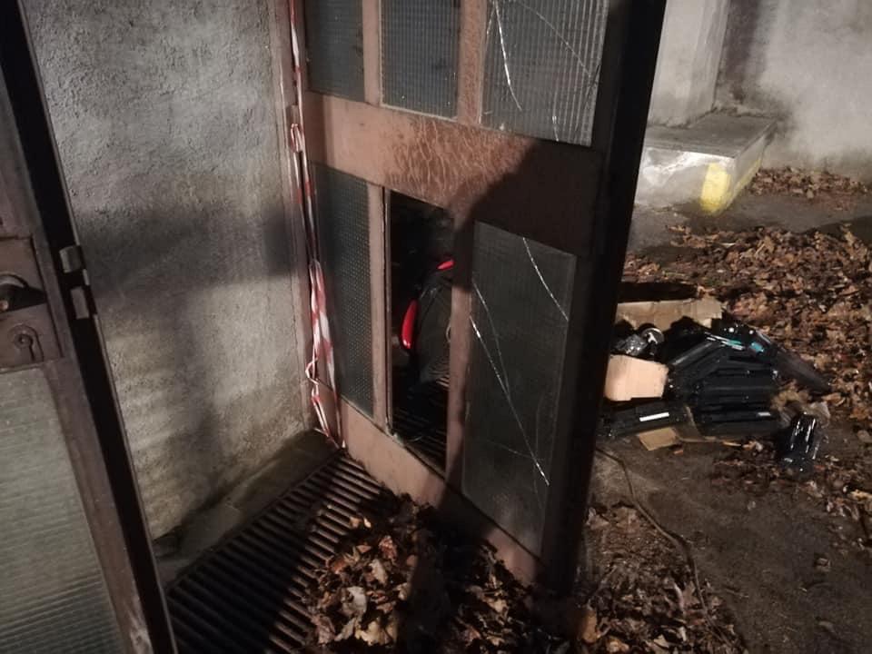 Fiamme nella scuola media di Solbiate Arno, il sindaco: “Atto vandalico”