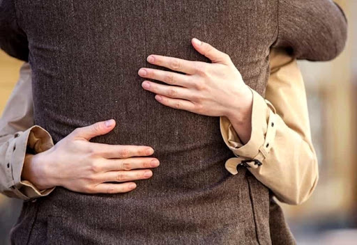Anziano rapinato con la “tecnica dell’abbraccio”: 33enne in carcere