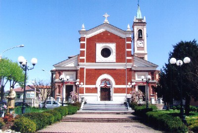 Emergenza Coronavirus chiesa aperta per pregare a Ceriano Laghetto