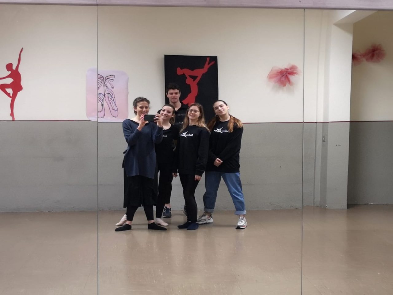 Coronavirus, lezioni di danza davanti al pc con i Ballerini per Caso FOTO e VIDEO