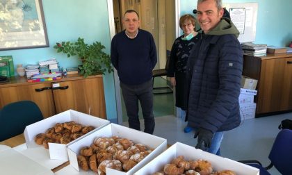 Brioche in dono a medici e infermieri dell'ospedale