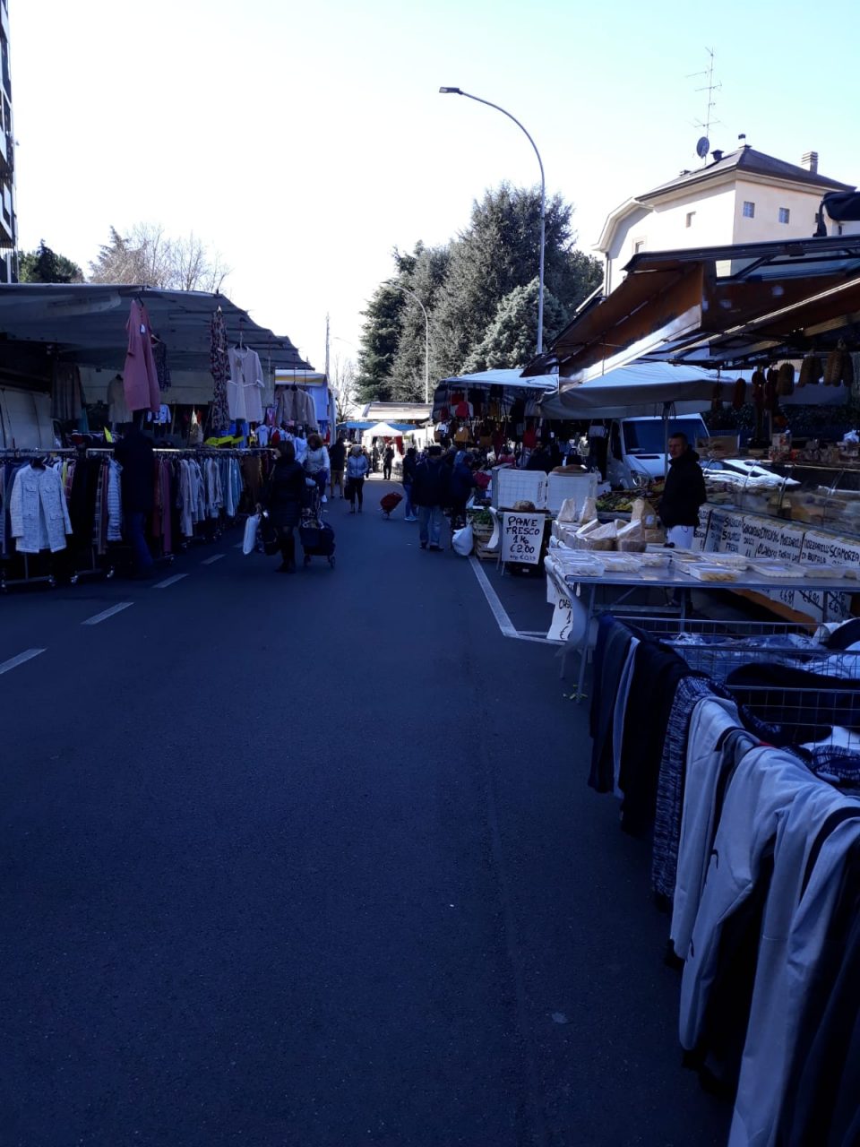 Mercato a Saronno domani, le opposizioni chiedono di sospenderlo