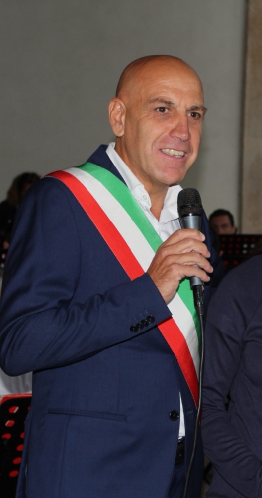 Il sindaco: “Coraggio Locate, tutto andrà bene”