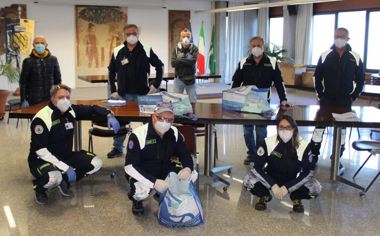 Locate: 3600 mascherine donate per Pasqua dal Comune