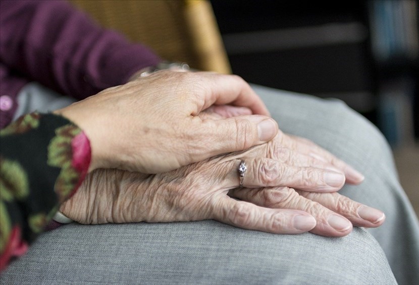 Pazienti Covid nelle RSA, di nuovo. Astuti: “Decisione insensata”