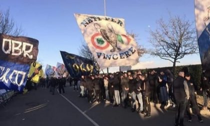 Tifosi nerazzurri fuori dalla Pinetina prima del match contro la Juve: 49 denunciati