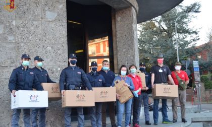 Dagli alpini 50 uova di Pasqua alla Questura e 500 agli ospedali Milanesi
