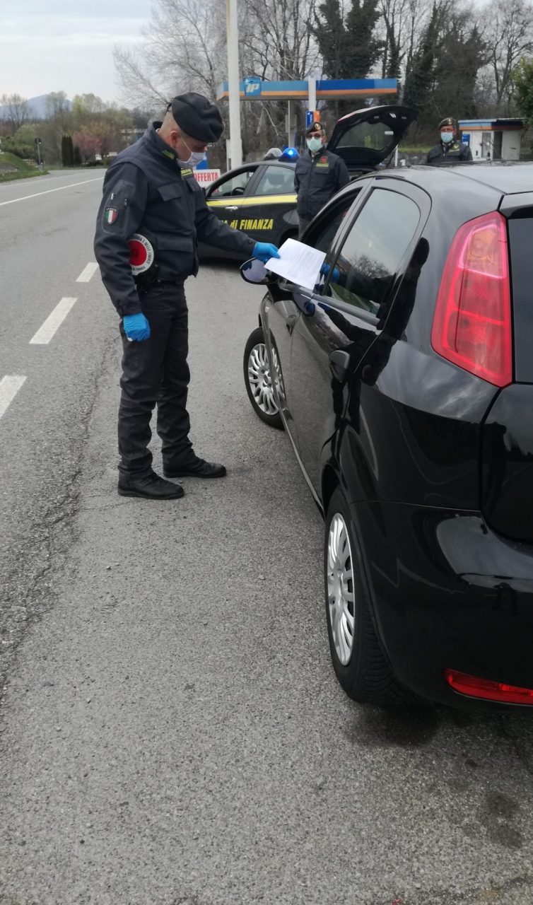 Spacciatore latitante tenta la fuga: inseguimento fino a Cislago ora è in carcere