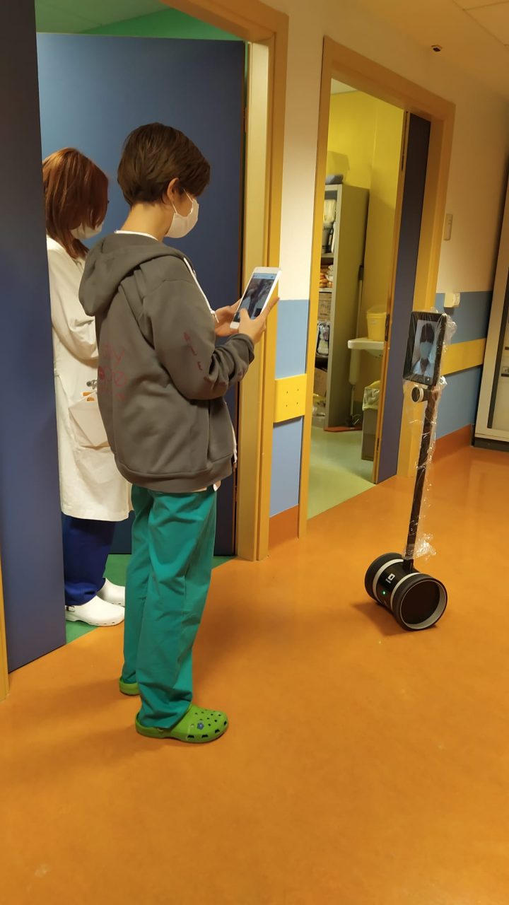 Alle Malattie Infettive del Circolo arriva Ivo, nuovo medico-robot per in malati Covid