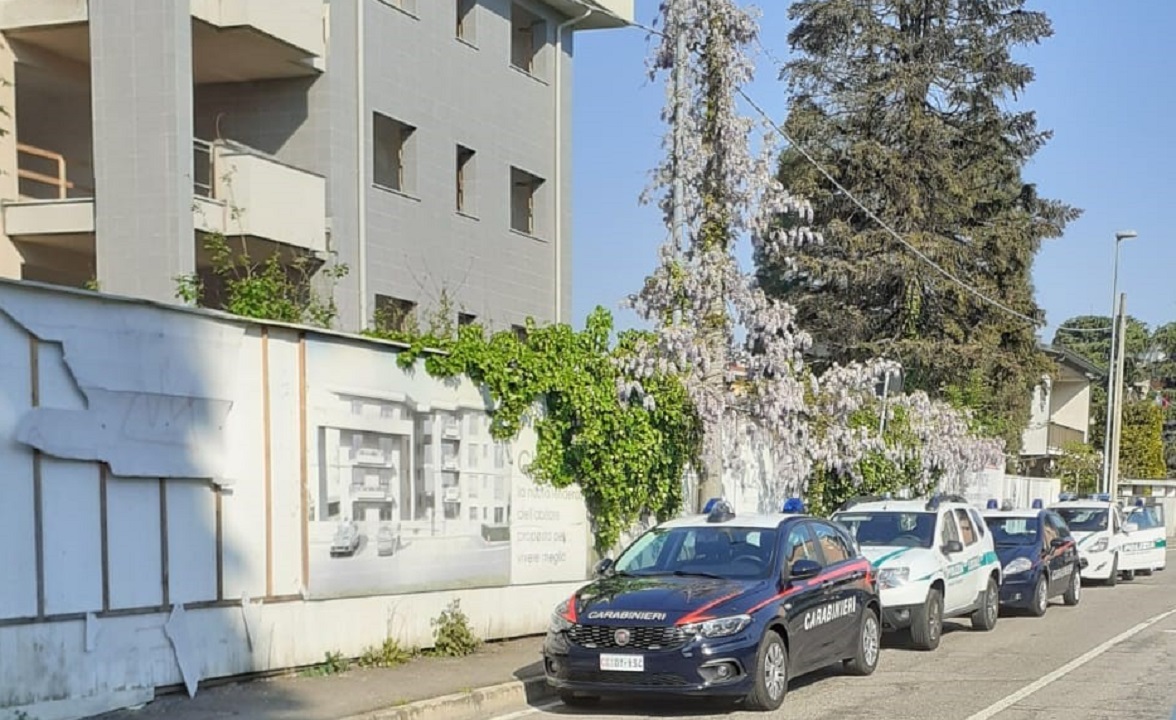 Solaro nuovo sgombero del cantiere occupato