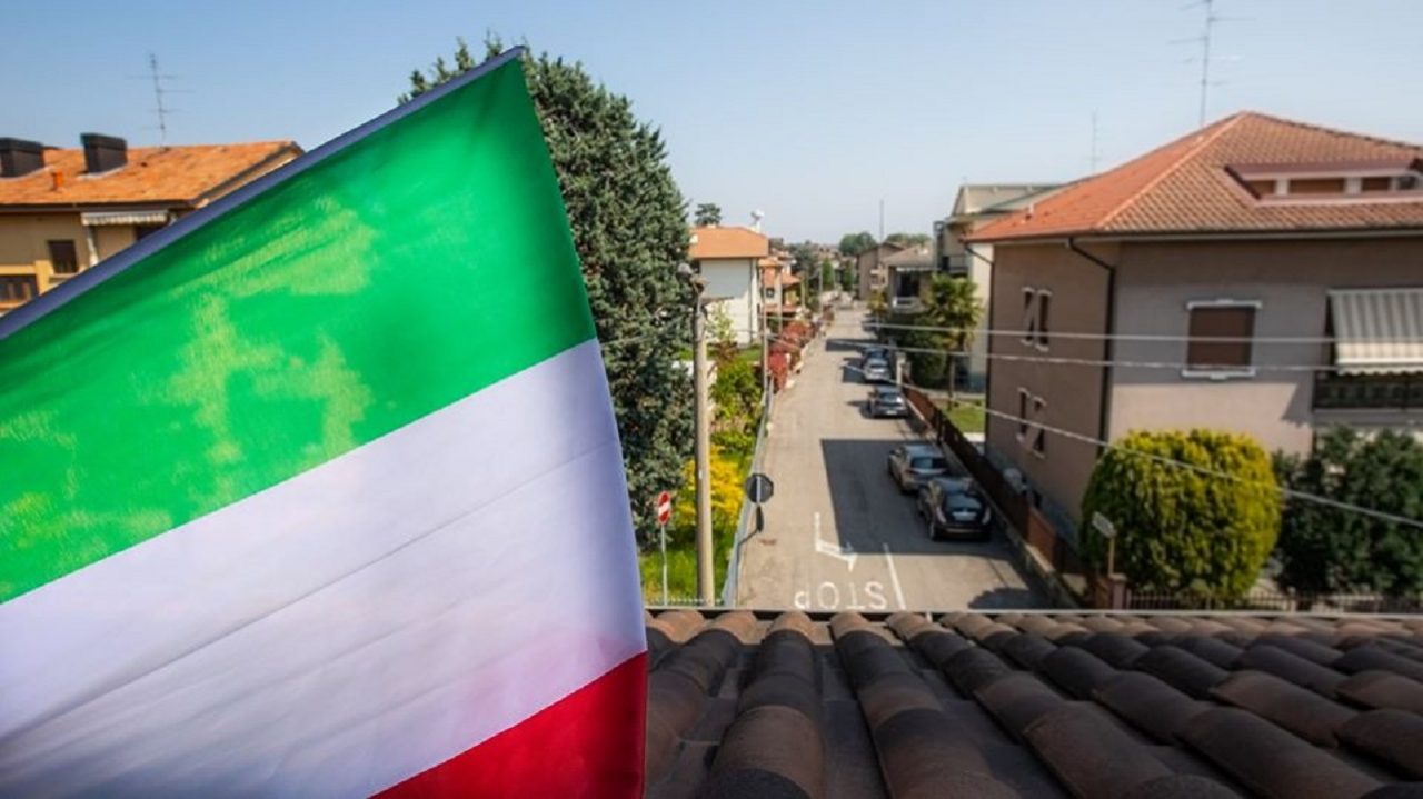 Oggi il Tricolore compie 225 anni: “Invitiamo i cittadini a esporlo”