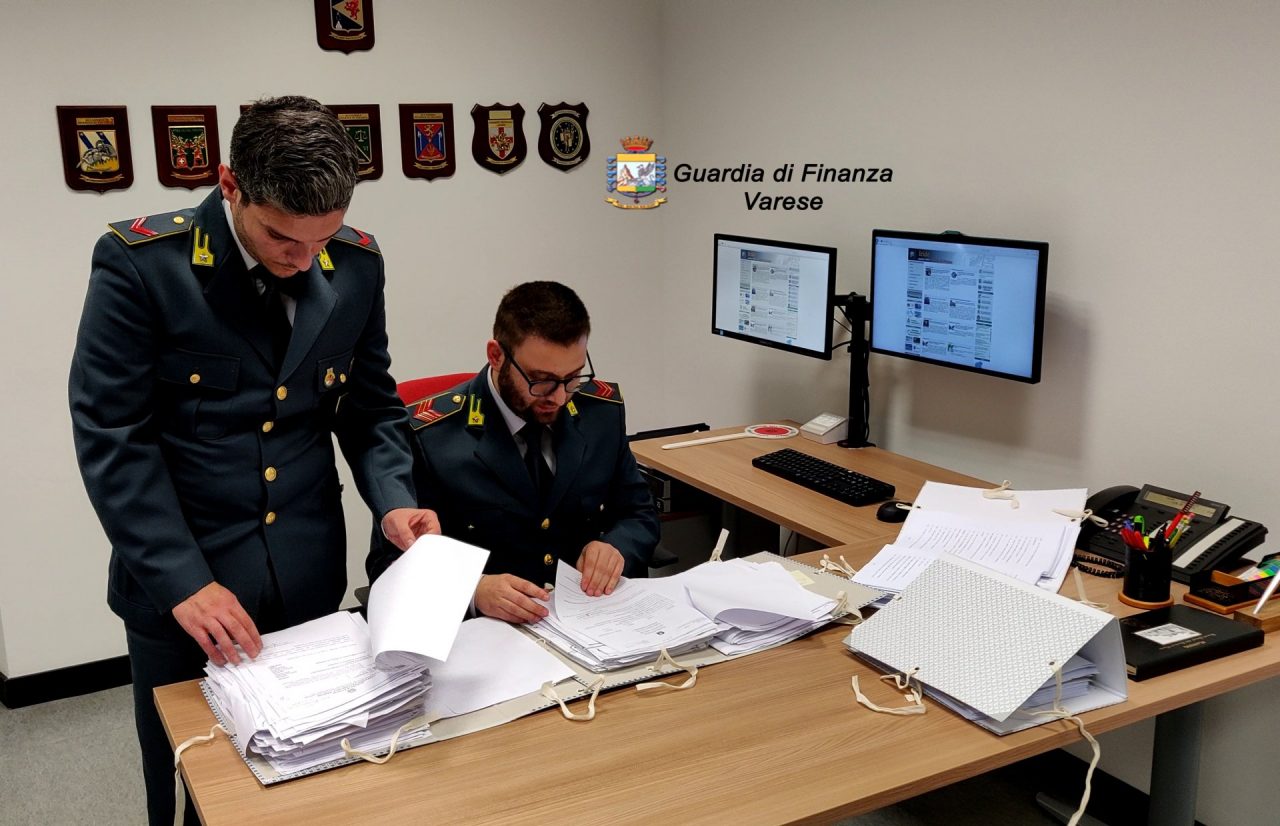 Truffa aggravata per 120mila euro, nei guai un ex dirigente medico dell’Asst Sette Laghi e della Valle Olona
